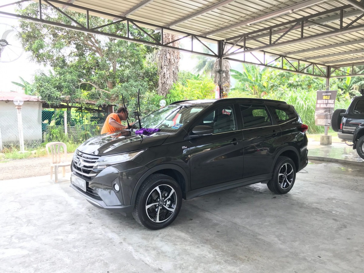 Cucian luar dan snow wash kereta